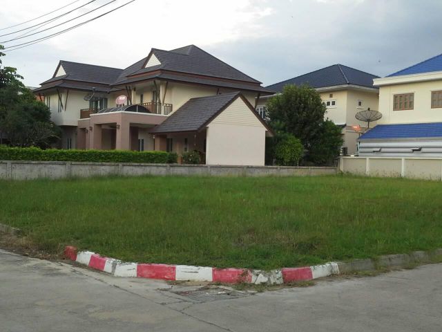 ขายที่ดินสร้างบ้านในหมู่บ้านยิ่งรวย ถ.ม้าสีหมอก อ.เมือง จ.สุพรรณบุรี