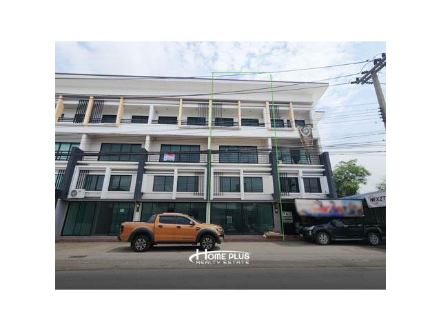 ทาวน์โฮม 3 ชั้นครึ่ง ถนนลำลูกกาคลอง3 ใกล้โรงพยาบาลสินแพทย์
