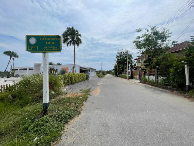ที่ดินแบ่งแปลง 100 ตร.ว. | ใกล้ทะเลปราณบุรี 1 กม. |