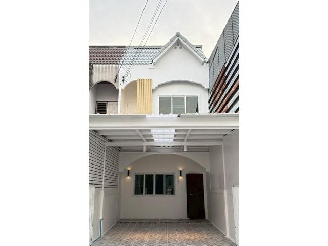 ขาย ทาวน์เฮ้าส์ 24 ตร.ว. เชิงสะพานอาชาสีหมอก  2 นอน 2 น้ำ รีโนเวท