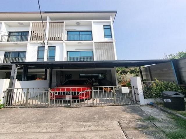 PB5264 ขายทาวน์โฮม โครงการ พาทิโอ ศรีนครินทร์-พระราม9 อายุบ้าน 6 ปี เหมาะอยู่อาศัย