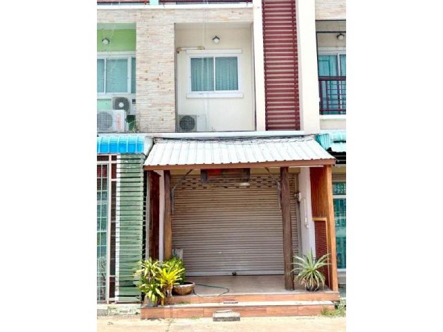 ติดถนน ใจกลาง สถานีรถไฟศรีสะเกษ 3.5 กม.ขาย-เช่าอาคารพาณิชย 3 ชั้น