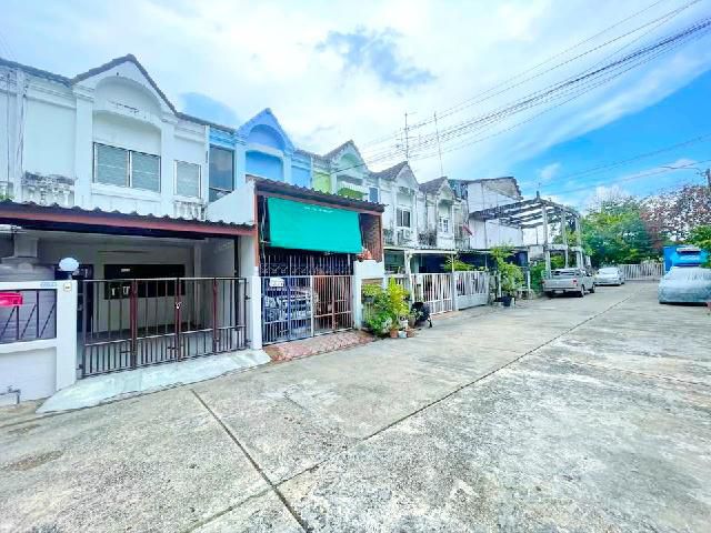 รีโนเวทใหม่ ราชภัฏจันทรเกษม 3.8 กม ทาวน์เฮาส์ 2 ชั้น 3 นอน 22ตร.