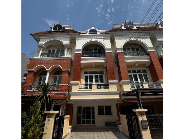 ขายทาวน์โฮม ทำเลดี รีโนเวทใหม่ พร้อมเข้าอยู่