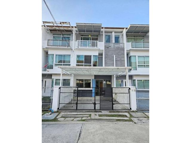 ขาย ทาวน์โฮม 3 ชั้นหมู่บ้าน บ้านใหม่พระรามเก้า-ศรีนครินทร์