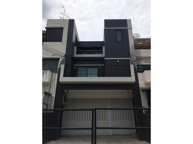 ให้เช่าทาวโฮม3.5ชั้น  ใกล้สถานีรถไฟฟ้าอ่อนนุชเพียง 1.5 กิโลเมตร