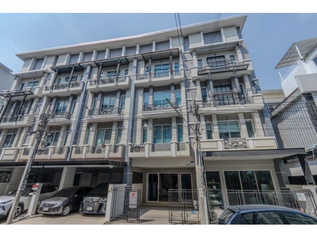 ขาย/ให้เช่า โฮมออฟฟิส 4 ชั้น RK BIZ Center ติดถนนมอเตอร์เวย์