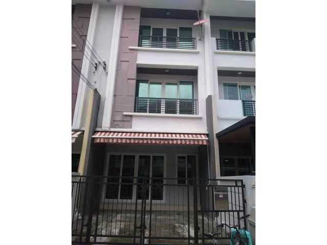ให้เช่า ทาวน์โฮม Baan Klang Muang Urbanion Rama 9-Ladprao บ้านกลางเมือง เออร์บาเนี่ยน พระราม 9-ลาดพร้าว