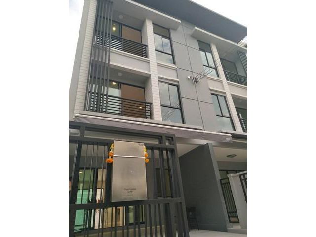 ให้เช่าทาวน์โฮม3 ชั้นตรงข้ามเซ็นทรัลรัตนาธิเบศร์  หลังมุม ติดสวน