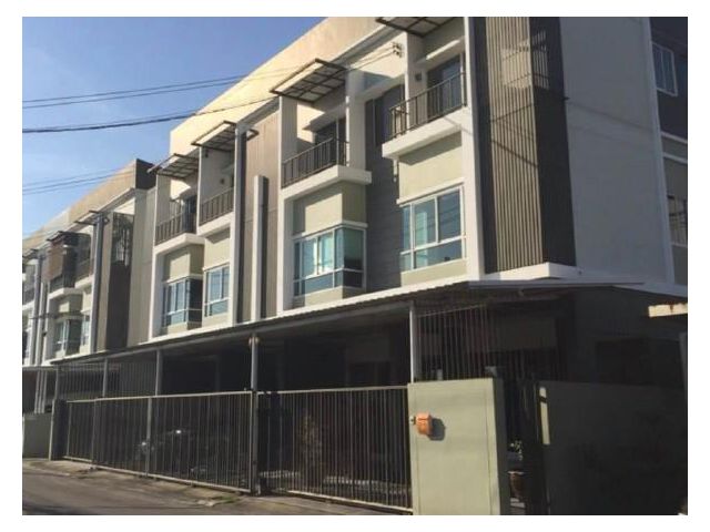 ให้เช่าทาวน์โฮม 3 ชั้น โครงการนลินอเวนิว รามคำแหง ใกล้ จุดขึ้น-ลง มอเตอร์เวย์พร้อมเฟอร์นิเจอร์ เข้าอยู่ได้ทันที
