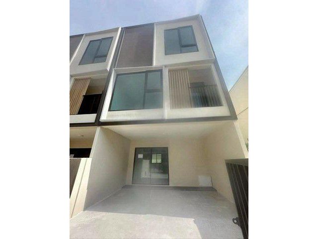 ให้เช่า ทาวน์โฮม 2.5 ชั้น โครงการอัลติจูด คราฟ บางนา
