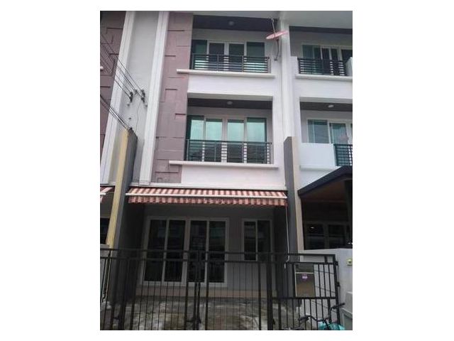 ให้เช่าทาวน์โฮม3ชั้น บ้านกลางเมือง ลาดพร้าว 71 เลียบทางด่วน