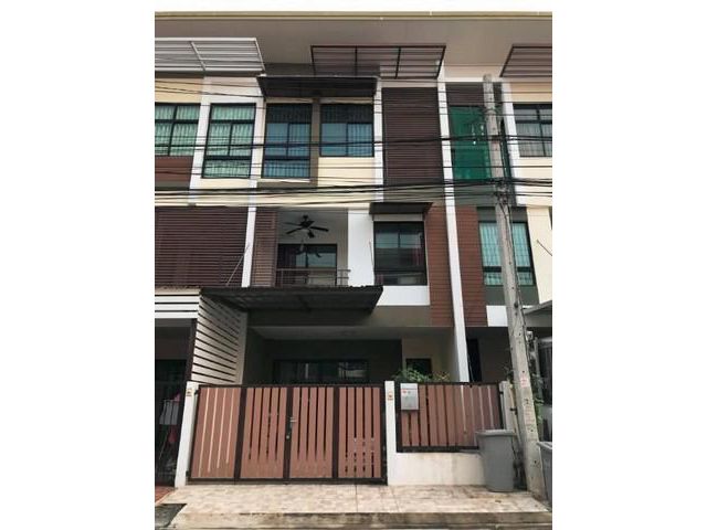 ขายพร้อมผู้เช่าทาวน์โฮม 3 ชั้น ม.ซิกเนเจอร์ เพชรเกษม 69