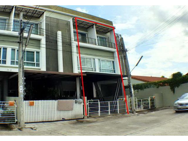 ขายทาวน์เฮ้าส์ หมู่บ้านนลิน อเวนิว 2 ซอยรามคำแหง 144 เนื้อที่ 17 ตร.ว. สภาพใหม่ ต่อเติมแล้ว