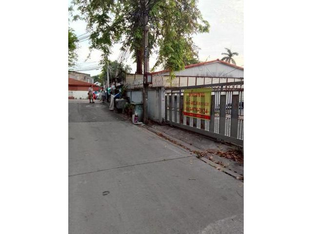 VLM 1050  ขายที่ดิน ซอยลาดพร้าว 37,39 เนื้อที่ 1-0-2.8 ไร่