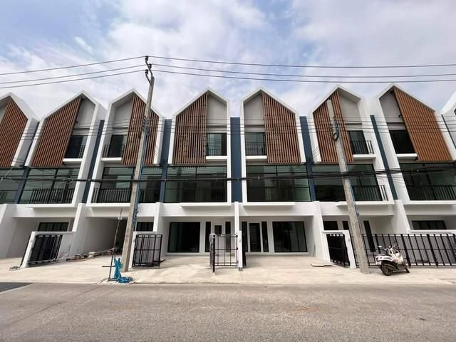 ให้เช่าอาคารพาณิชย์ 3 ชั้น  โครงการDeco ซอยสุขุมวิท70/5