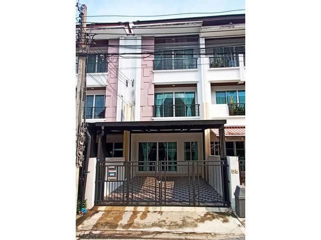 ให้เช่าทาวโฮม3ชั้นใกล้รถไฟฟ้า สถานีลาดพร้าว101  บ้านกลางเมือง