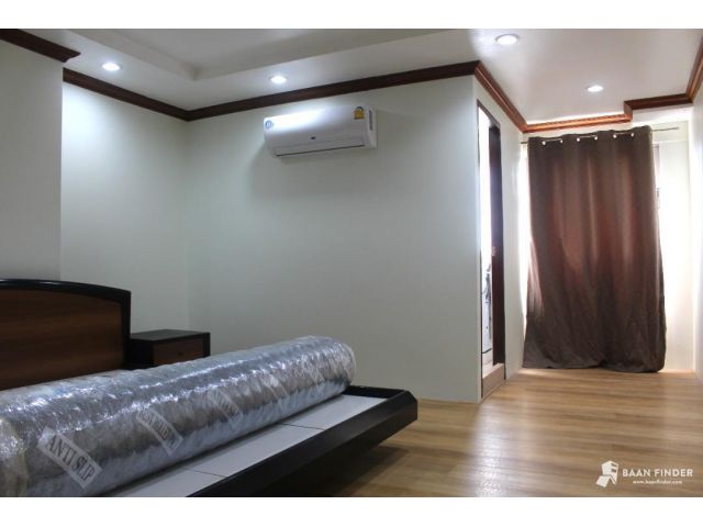 Silom condo fully furnished
