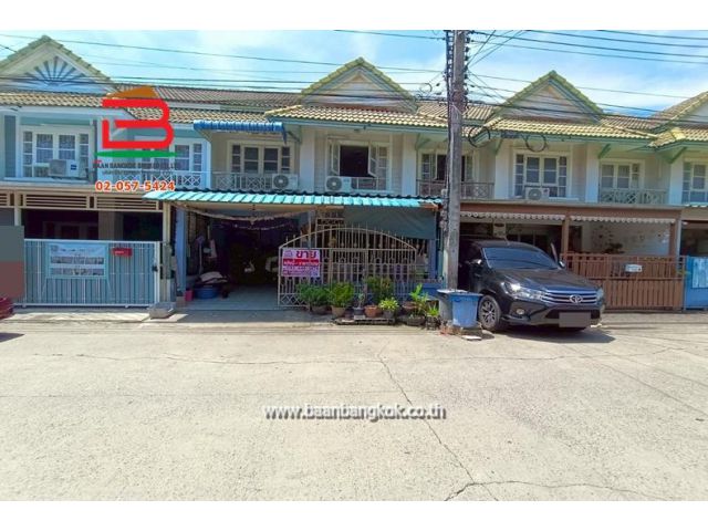 ทาวน์เฮาส์ หมู่บ้าน พฤกษา 13 เนื้อที่ 18.1 ตรว. ถนนรังสิต-นครนายก ตำบลคลองสาม อำเภอคลองหลวง จังหวัดปทุมธานี