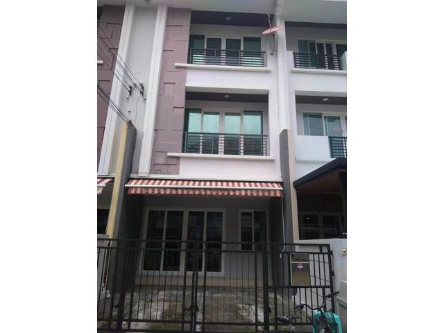 ให้เช่าทาวน์โฮม3ชั้นย่านลาดพร้าวเลียบด่วนใกล้MRTลาดพร้าว71