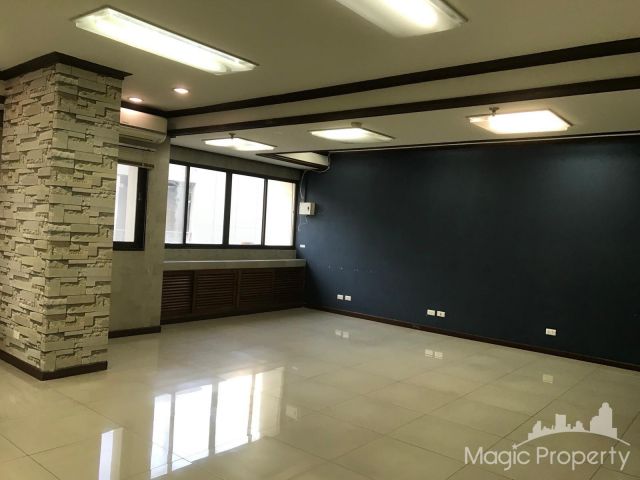 ให้เช่า พื้นที่สำนักงาน ใน โมเดอร์น ทาวน์ เอกมัย เขตวัฒนา กรุงเทพมหานคร