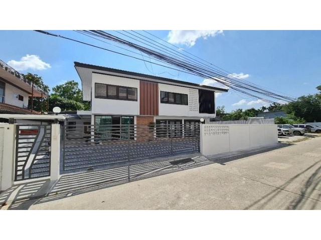 PB5282 ให้เช่าบ้านเดี่ยว ทำโฮมออฟฟิศได้ เป็นบ้านเปล่า อยู่ซอยโชคชัย4 เขตลาดพร้าว