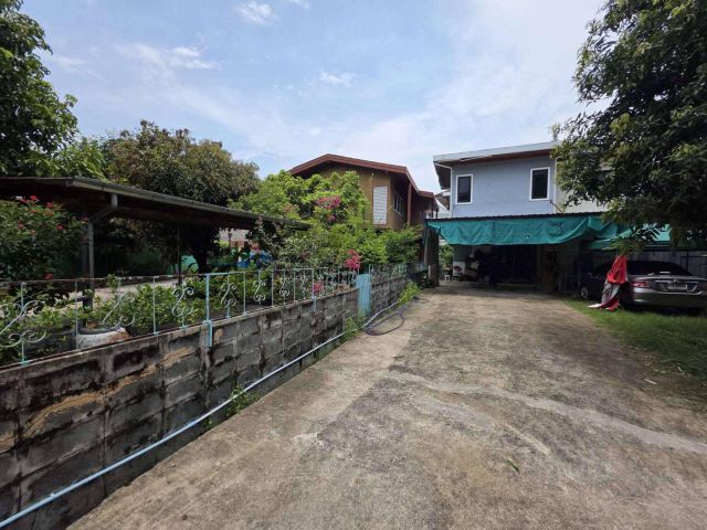 ราคาสุดพิศษ!! บ้านเดี่ยว 2 ชั้นพร้อมที่ดิน 109 ตร.ว. ทำเลทอง ซ.รัชดาภิเษก 23 ใกล้รถไฟฟ้า 2 นาที ใกล้เดอะมอลล์ ตลาดฯ