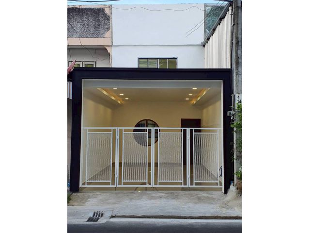 ขายด่วนทาวน์เฮ้าส์ รีโนเวทใหม่ ถนนรามคำแหง 118 ใกล้กาญนาภิเษก (N.1702)