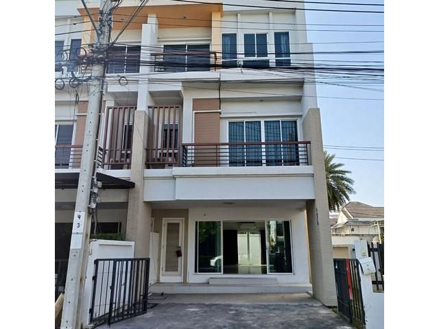 ให้เช่าทาวโฮมหลังมุมไกล้ Central Eastville , Lotus, HomePro