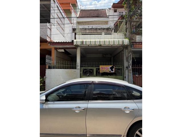 ขาย ทาวน์โฮม 4 ชั้น  เสนานิคม 1 ซอย 3  26 ตร.ว.  3 ห้องนอน