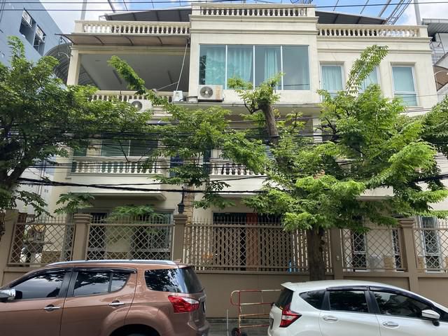 ขายบ้านเดี่ยวหลังใหญ่ ซอยสภาการเหมืองแร่ ใกล้มหาวิทยาลัยหอการค้า