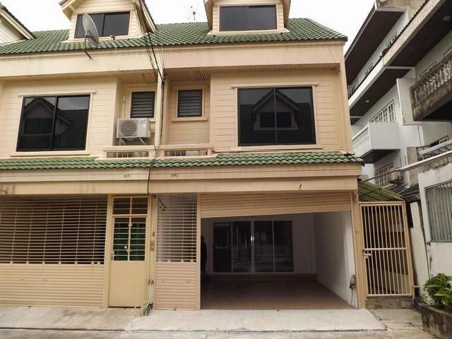 ให้เช่าทาวน์โฮม3ชั้นย่านลาดพร้าว69ใกล้MRTลาดพร้าว71