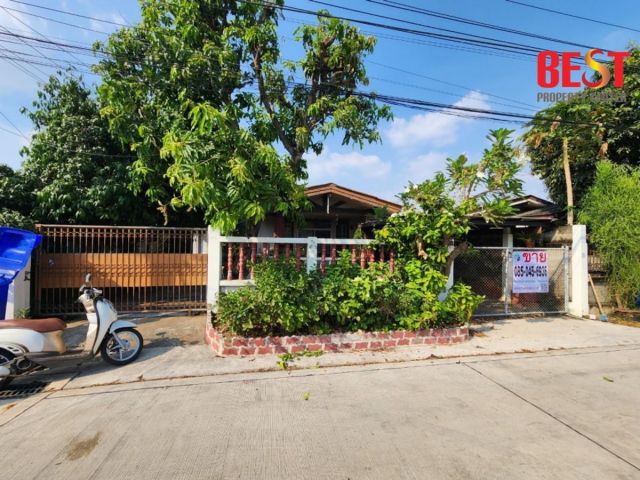 ขายที่ดินแถมบ้านเดี่ยว ทำเลดี เงียบสงบ ใจกลางแจ้งวัฒนะหมู่บ้านสหกรณ์การบินไทย ซอยแจ้งวัฒนะ–ปากเกร็ด 43 ราคาเพียง 3.5