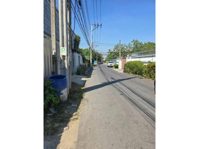 ขายที่ดินสุขุมวิท 71 ปรีดีพนมยงค์ 14 แปลงสวย หน้ากว้างติดถนน 113 ตร.ว ใกล้จุดขึ้นลงทางด่วน BTSเอกมัย พระโขนง เหมาะทำบ้าน
