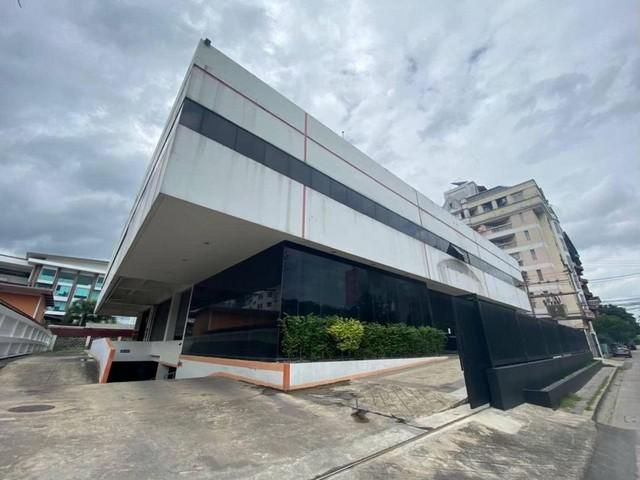 ให้เช่าสำนักงาน โชว์รูม 3 ชั้น รวมชั้นใต้ดิน 4000 ตรม บางนา-ตราด