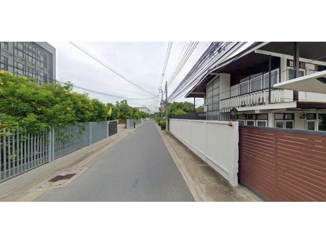 ขายที่ดินพร้อมสิ่งปลูกสร้าง ในซอย กรุงเทพ-นนทบุรี 44 เหมาะทำคอนโด!