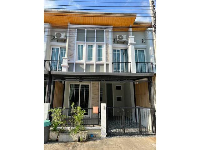 PB5288 ให้เช่าทาวน์เฮ้าส์ 2ชั้น หมู่บ้านโกลเด้นท์ทาวน์ บางนา สวนหลวง มีที่จอดรถ 1 คัน