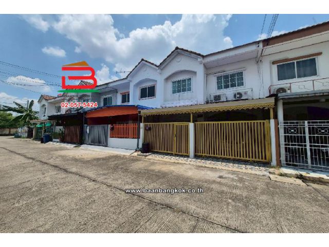 ทาวน์เฮาส์ หมู่บ้าน บัวทองธานี พาร์ค เนื้อที่ 21 ตรว. ตรงข้ามตลาดสมบัตรบุรี ตำบลบางบัวทอง อำเภอบางบัวทอง จังหวัดนนทบุรี