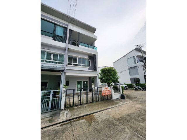 ขาย The Ricco Town Wacharapol ทาวน์โฮม 3ชั้น หลังมุม ซ.ร่วมมิตรพัฒนา