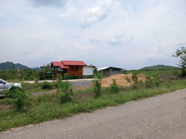 ที่ดินบรรยากาศดี กลางหมู่บ้านศรีรักษา