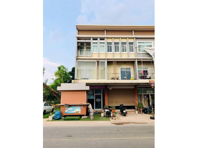 ขายอาคารพาณิชย์  3 ชั้น (ทำเลดี ตึกริมสุดห้องแรก)