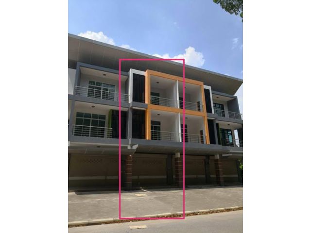 ขายทาวน์เฮ้าส์ 3 ชั้น 4 ห้องนอน ทำเลทองใจกลางอำเภอนาทวี
