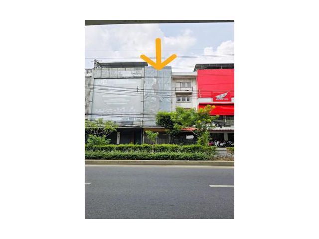 ขาย อาคารพาณิชย์ ตึก 4 ชั้นครึ่ง มีดาดฟ้า 24 ตร.ว. ซอย ลาดพร้าว 1