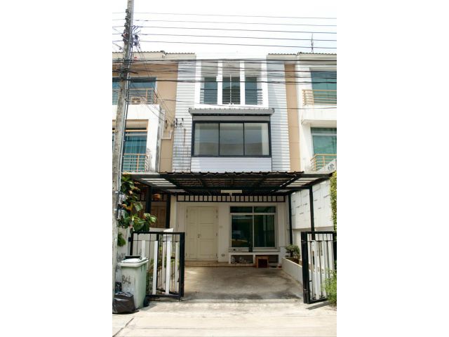 ขายทาวน์โฮม 3 ชั้น หมู่บ้านวิสต้า ปาร์ค วิภาวดี Vista Park Viphavadi