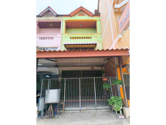 ขายอาคารพาณิชย์4ชั้น ถ.ลาดพร้าว ติดถ.ลาดพร้าวซ.101แยก32 รถไฟฟ้าสายสีเหลืองสถานีลาดพร้าว101 เนื้อที่20.8ตรว