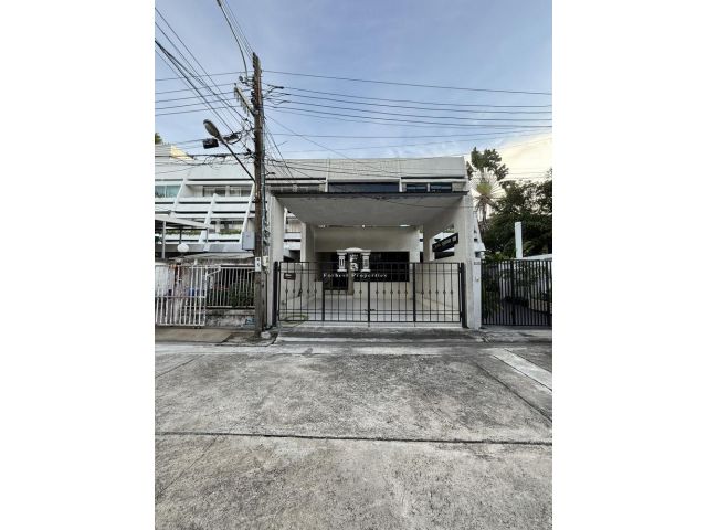 Sole Agent ขายทาวน์โฮม 3 ชั้น ทำเลยอดนิยม “เย็นอากาศ” ใกล้ One Bangkok