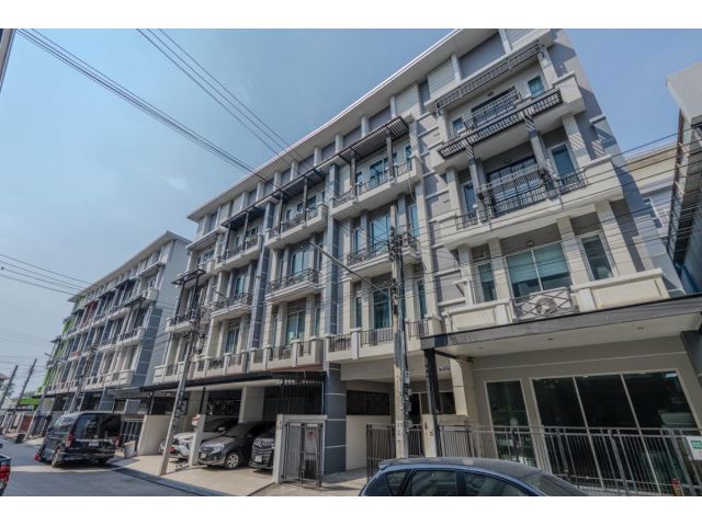 ขาย/ให้เช่า โฮมออฟฟิส 4 ชั้น RK BIZ Center ติดถนนมอเตอร์เวย์