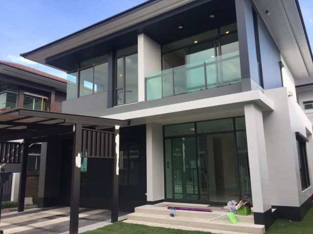 NEW HOUSE FOR RENT SETHASIRI KRUNGTHEP KREETHA 190 Sqm. 75 SqWa,    4 bedroom, 3 bathroom near Suvarnabhumi Internationa
