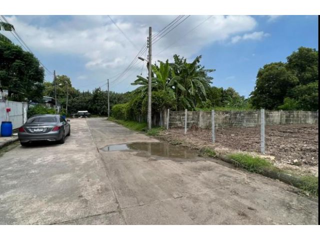 ขายที่ดิน 60 ตรว หมู่บ้านแฮปปี้เพลสพาร์ค  ถนนเจ้าคุณทหาร ลาดกระบ