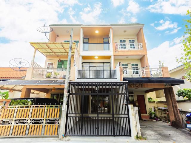 ขายทาวน์เฮ้าส์ 3 ชั้น 4 นอน ลาดพร้าว 94 ใกล้เลียบด่วน รีโนเวทใหม่